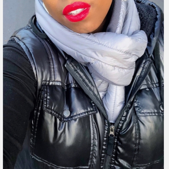 Women's Black Water Resistant Faux Fur Lined Quilted Hooded Puffer Vest - Picture 2 of 8